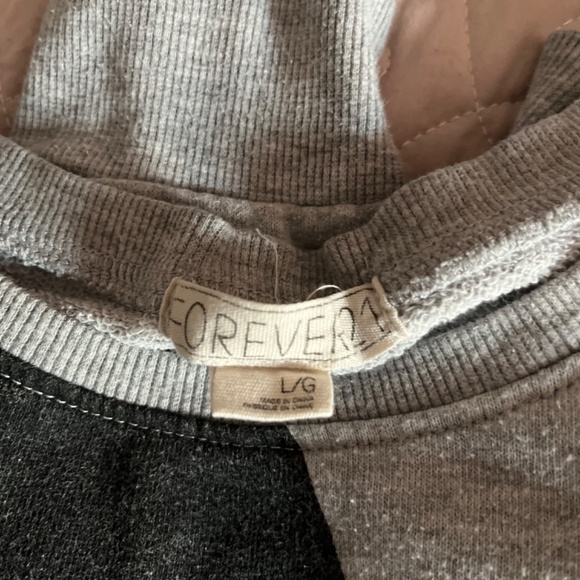 Sweatshirt - Picture 3 of 3